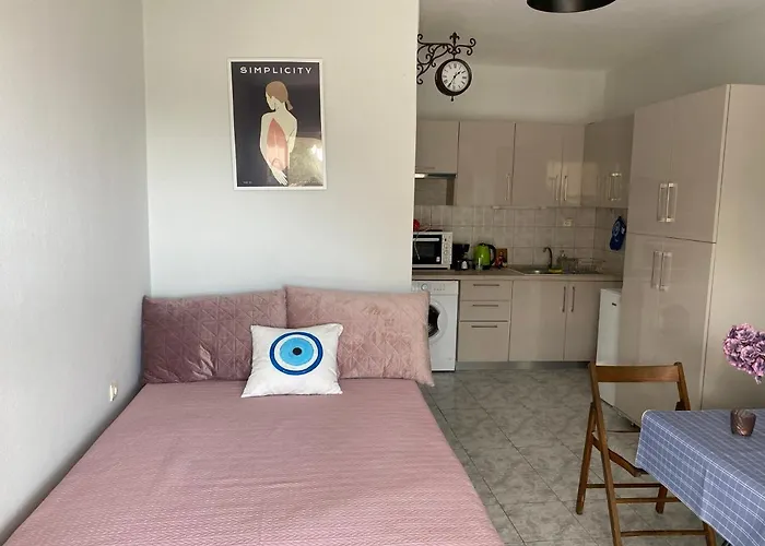 Small Beauty Studio